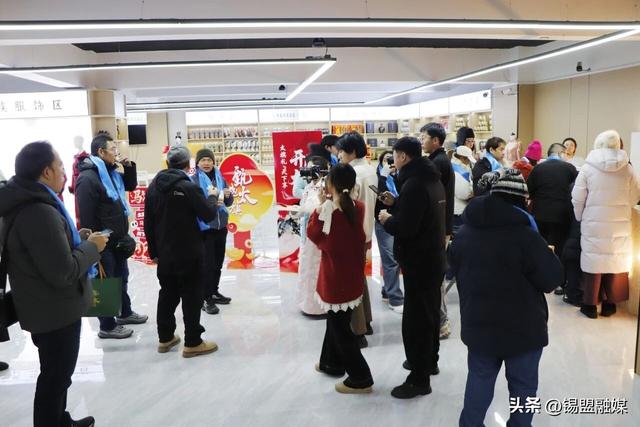今年首批游客境外游客到访太仆寺旗