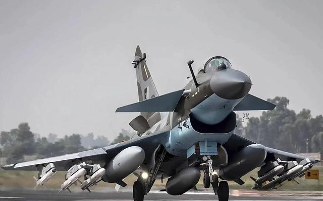 为了给日本撑腰，菲律宾的飞机闯入我国领空，不料掉进了天罗地网