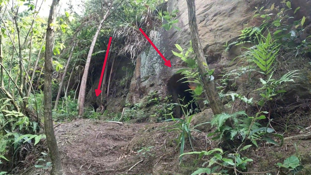重庆大学城深山发现一排蛮子洞，内部有古人留下的文字和生活痕迹