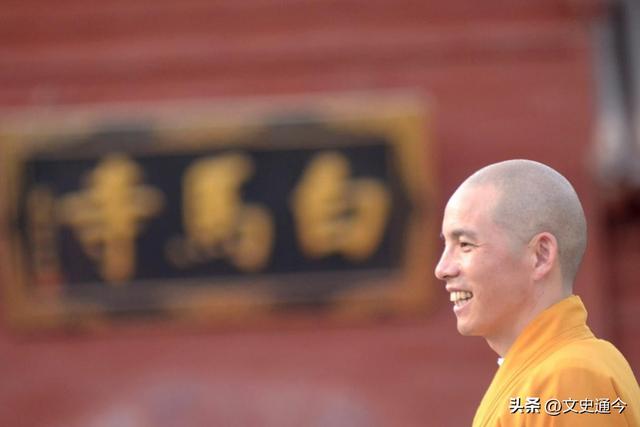少林寺空降新住持不到1天，老底被扒遭抵制，与释永信大相径庭？