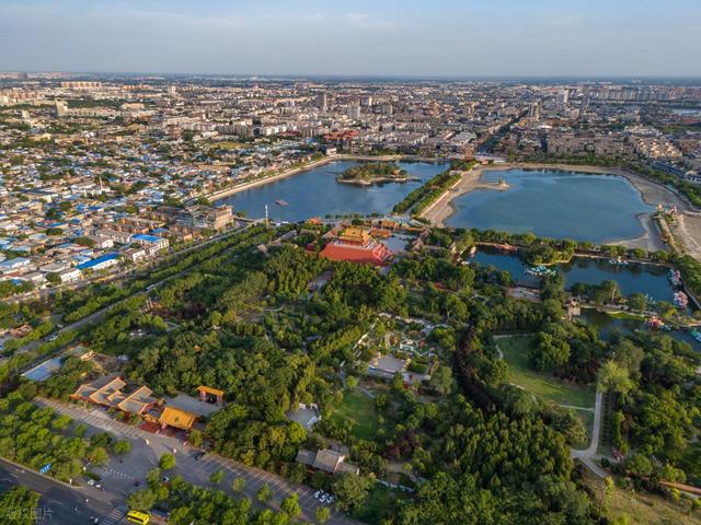 我是贵州人，从开封和洛阳旅行回来，实话实说两座城市差距太大了