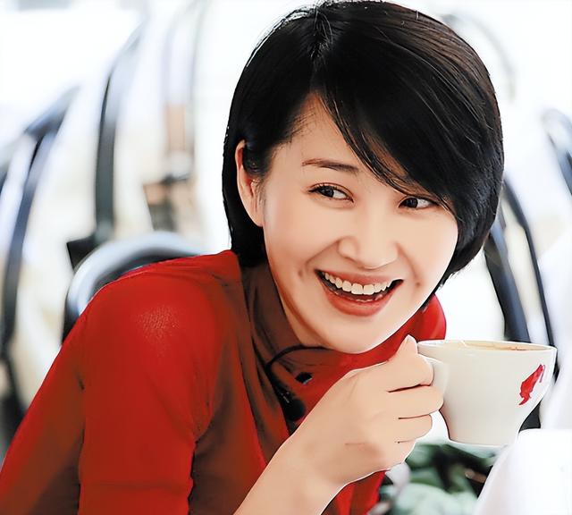 她一生 “风流成性、老少通吃”，撩汉无数	，现如今56岁却依旧单身