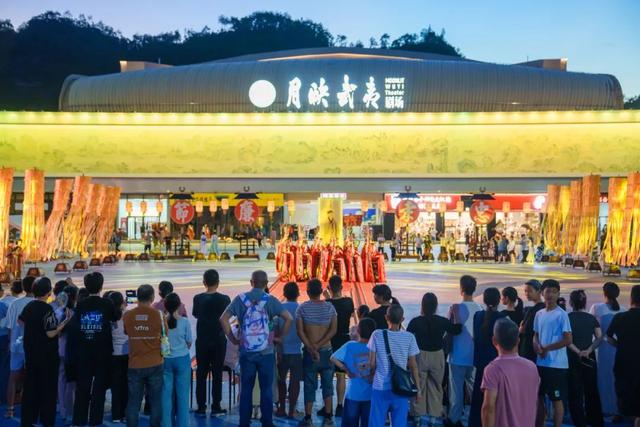 家长问爆了：「月映武夷」凭什么成暑假“必修课”？