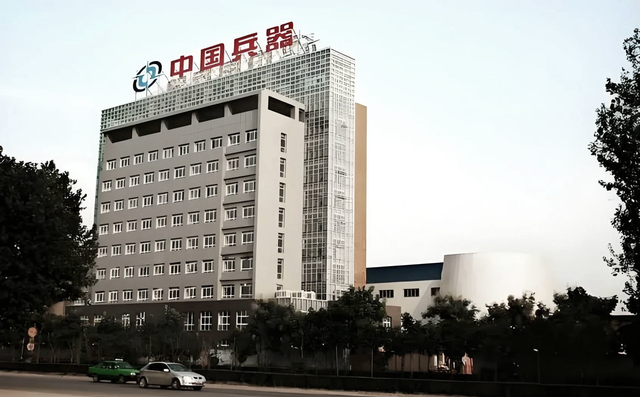 特朗普还未登机访华，大批美国坦克将运往台岛，解放军动作更大