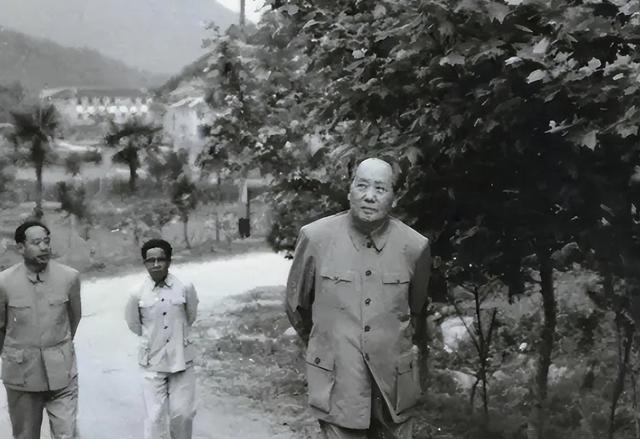 毛主席不进故宫不回延安，这是为什么？周总理一语道破原因