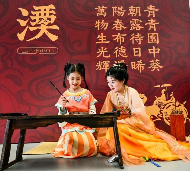 副中心开启少儿时装周！AI汉服大秀+VR体验，还有亲子工坊