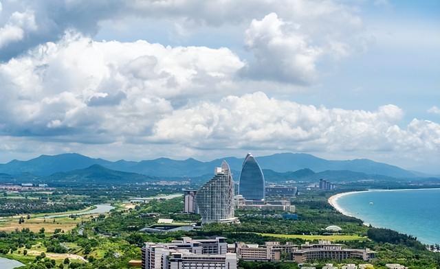 三亚和北海都住过，说句实话，两城相比，北海要比三亚好多了