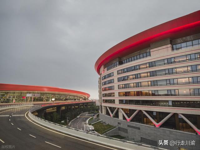 成都人啊，不要再吐槽天府机场太远了，它是为整个四川服务的！