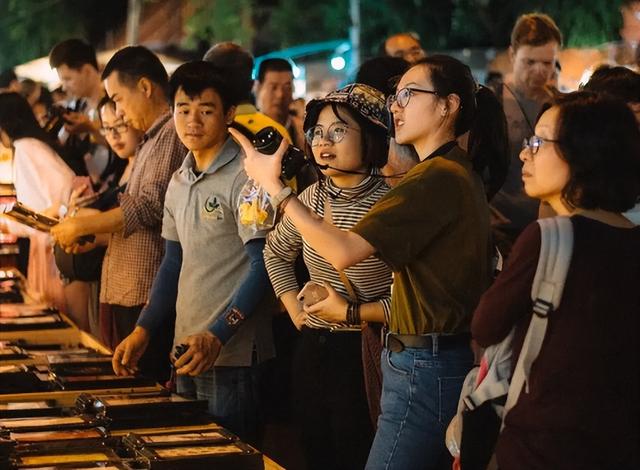 继德国之后，英国也开始贴出“中文标语”？中国游客：不能够接受