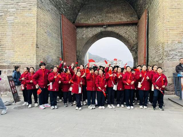 俄罗斯与蒙古国600余名青少年齐聚张家口 大境门研学共叙友谊