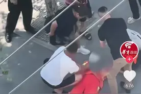 后续！山东环卫大姐被领导骂后，躺地下崩溃大哭，知情人爆出原因图片