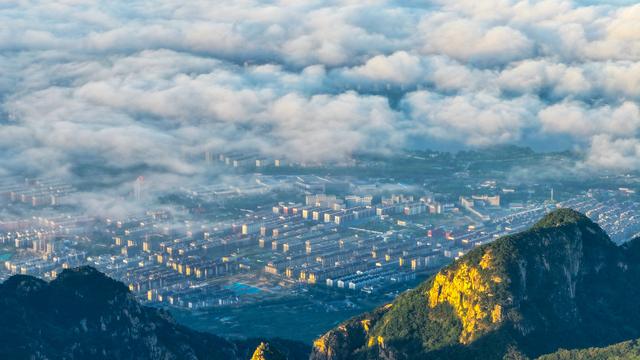 泰山云海之上的天地交响