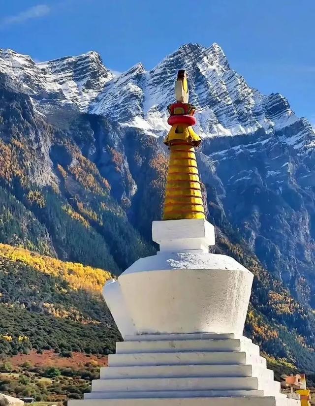 林芝•波密神山，云雾缭绕景色诱人
