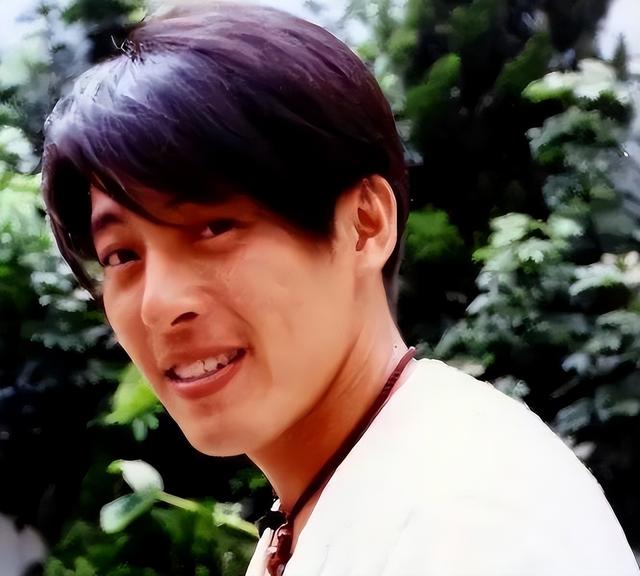 夫妻俩为了不变老，坚持31年不吃肉不生子，如今59岁近照不敢认