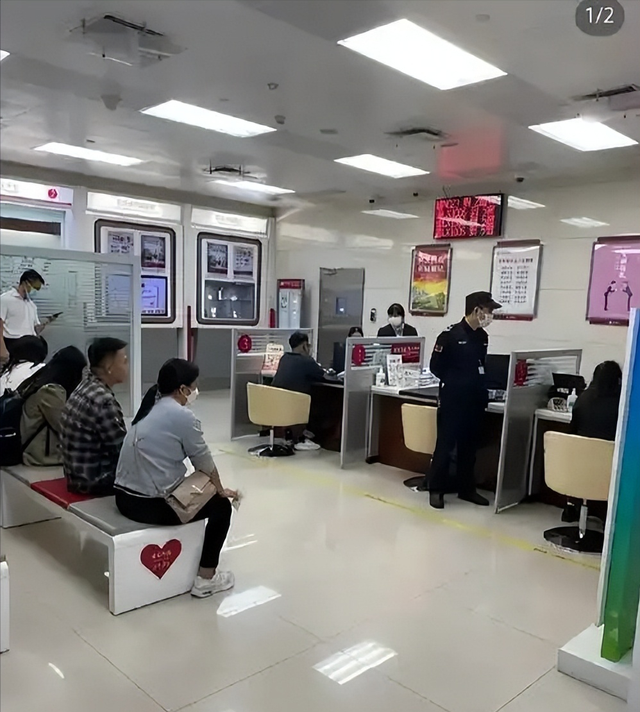 又一个金饭碗被砸碎！当年挤破头考进银行的年轻人，开始辞职了？