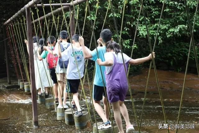 夏末初秋的天台山，看流萤把夏末的尾巴染成碎金