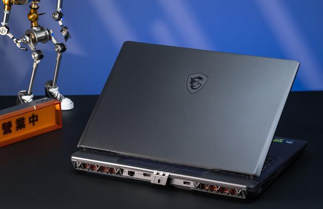 微星还是有点名堂！泰坦16 AI（255HX/5070Ti）开箱