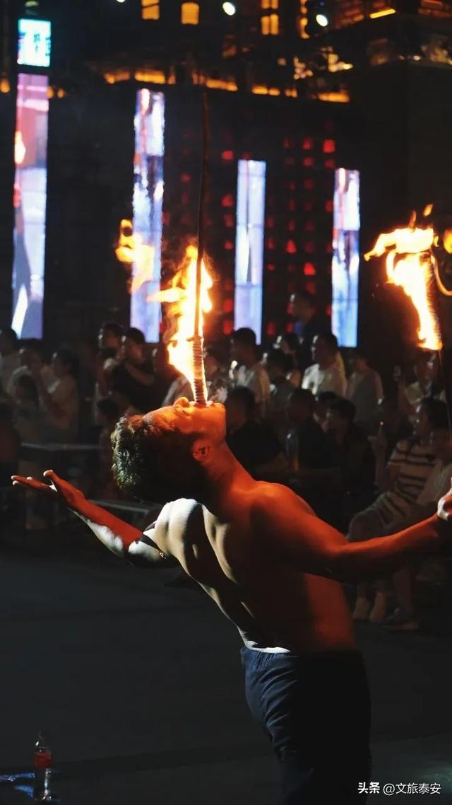 飞檐染月色，恰是不夜天！华灯织就下的大宋不夜城太美啦！