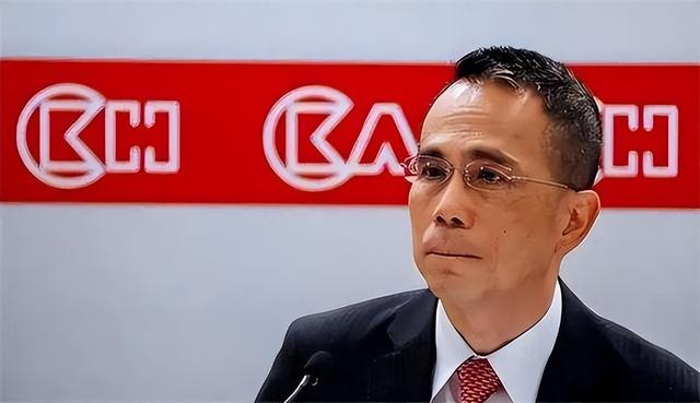 千亿身价又有何用？97岁的李嘉诚近况曝光无力回天，两儿子成心病