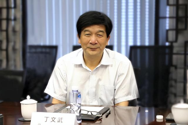 中国芯片弯道超车天团6人组，7年过去4人被查，如今怎么样了