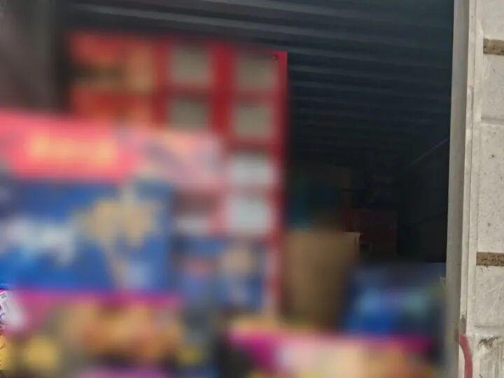 后果严重!货车上发现“移动炸弹”,密密麻麻堆满上百箱……-图1