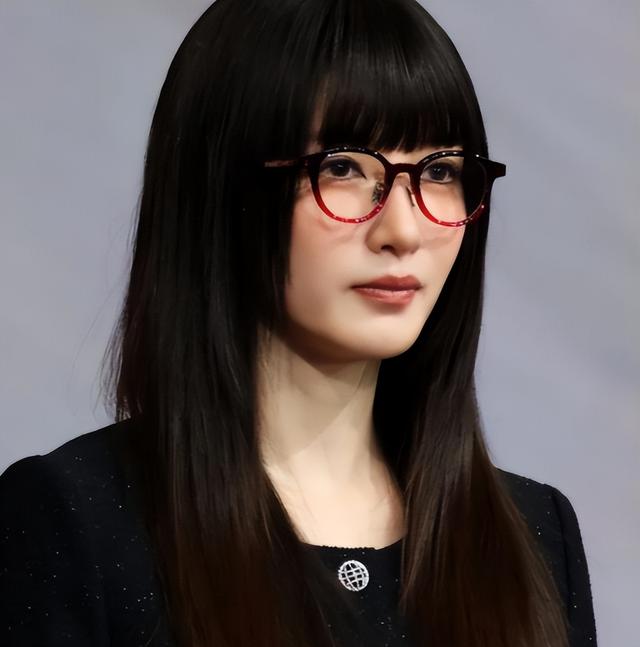 海外产子真相大白6个月，39岁江疏影罕见露面，近照曝光令人意外