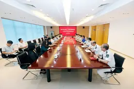 太原市万柏林区：四大班子“八一”慰问驻区部队图片