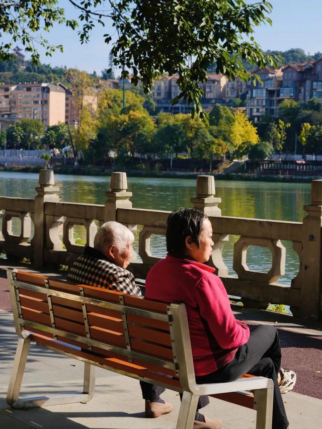 新津人的“小美满”，开启全民晒太阳模式