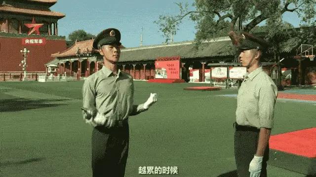 阅兵结束10天,“最帅升旗手”张自轩被骂10天!如今他后悔了吗?