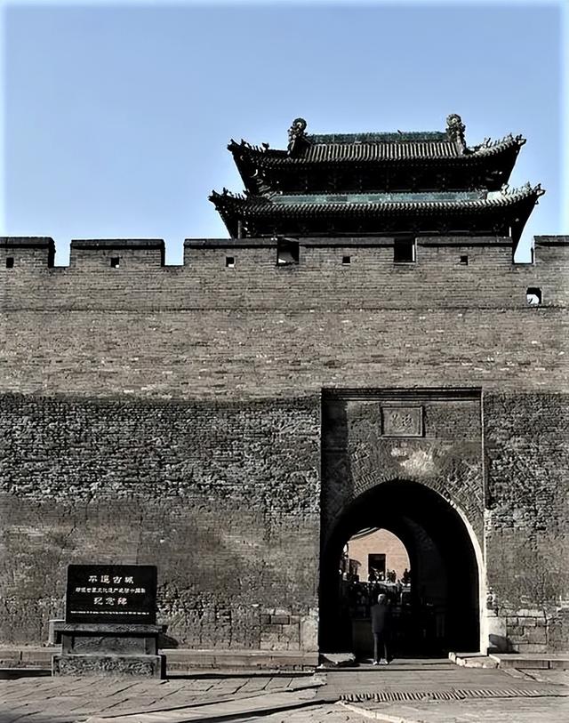 那天，西安古城墙上多余的风