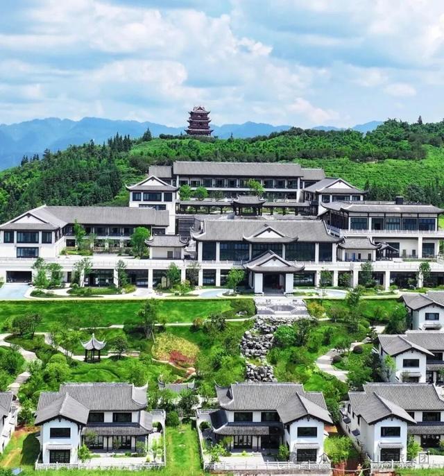 雨季来龙华吧！随手拍都是水墨风大片，住帐篷看仙境太美了ฅ՞••՞ฅ