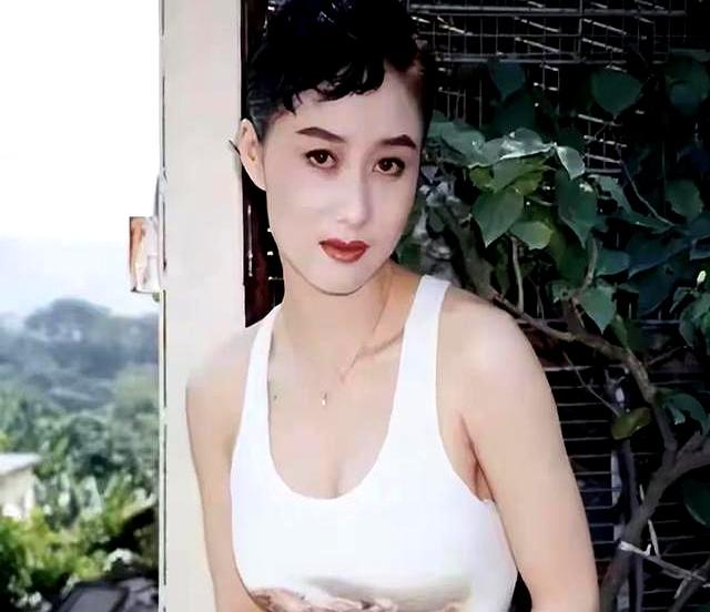 2005年黄秋燕再婚，在美国开了美容院日子温馨幸福，现定居北京