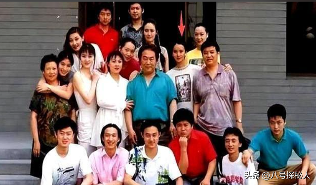 吃里扒外！13年前定居美国，回国捞金遭“驱逐”的她，52岁成笑话