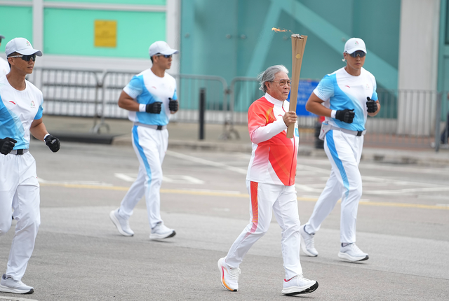 郭晶晶也没想到，79岁公公霍震霆再破天花板，让整个豪门圈沉默了