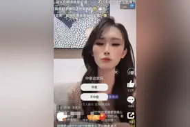 曝阿联ts男主现身北京机场，称只是偶遇非自曝，旁边有帽子叔叔图片