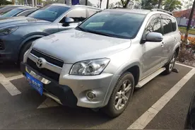 图省心耐造，花3万买12年的丰田RAV4荣放，结果没想到车不安全图片