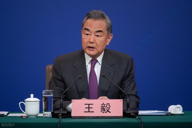 李在明没让中方失望！赶在飞机降落美国前，对特朗普泼了一盆冷水