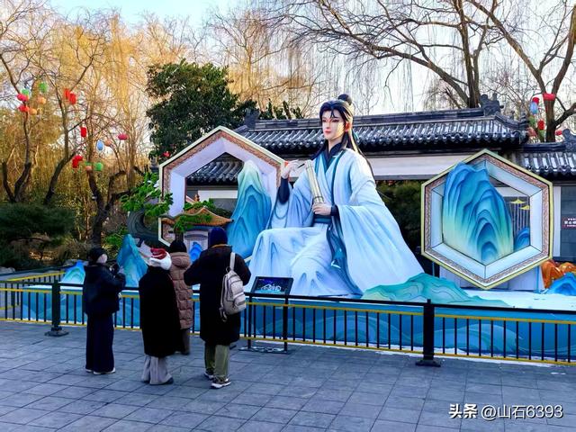 新华社原军事记者陶俊峰泉城美拍——筹备中的迎春花灯