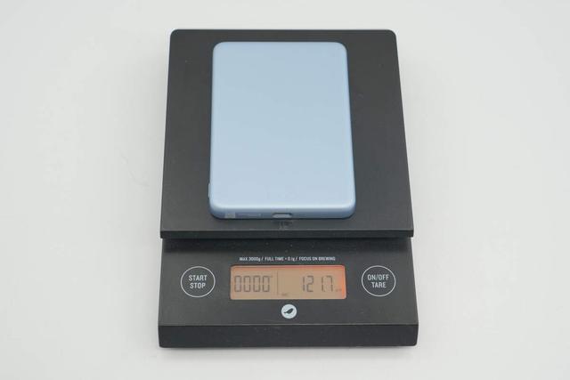 薄至8.7mm，轻松放进口袋，小米22.5W 5000mAh磁吸超薄充电宝拆解