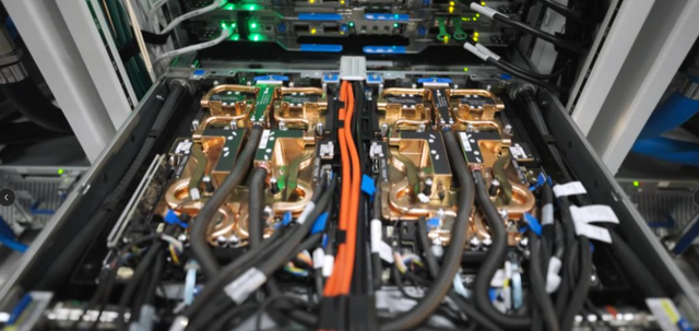 OpenAI抢GPU“煎熬”？微软GB300超算救场，数天训万亿LLM