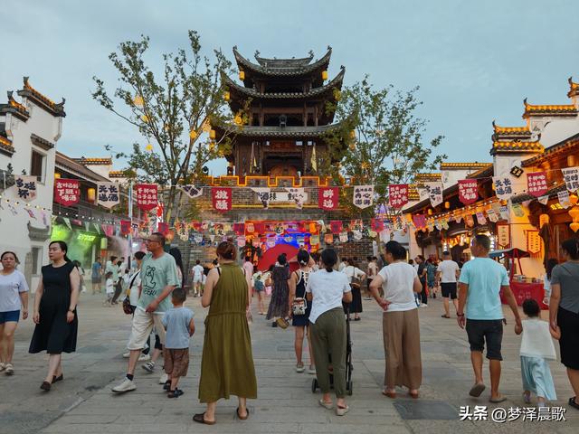 湖北云梦：万盏华灯映水街 祥云湾畔夜未央