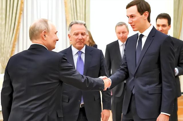 俄罗斯上演复仇式轰炸！泽连斯基点名见普京，轮到美英法德着急了