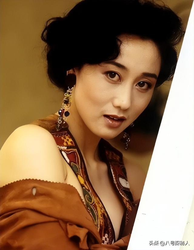 利智风流史:被4男人抛弃，传闻与赌王生3子女，“吊”李连杰10年