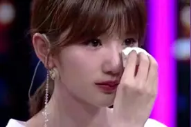 被父亲抛弃、男友背叛，与陈晓绯闻不断，毛晓彤终于“苦尽甘来”图片