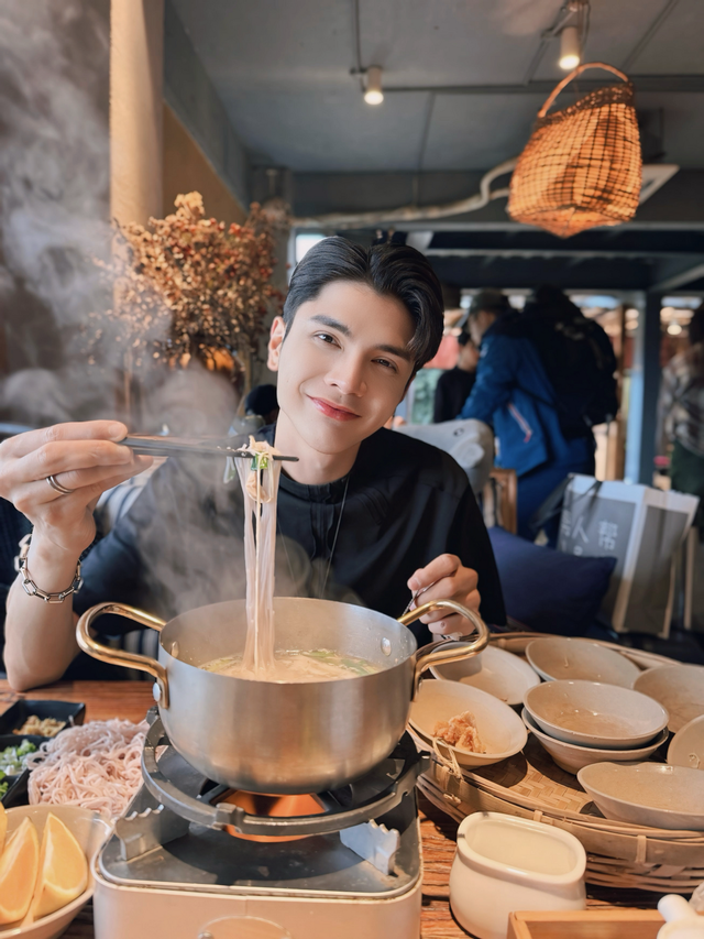 【外眼看云南】被元阳梯田“治愈”的五位国际博主，找到“慢生活”的答案