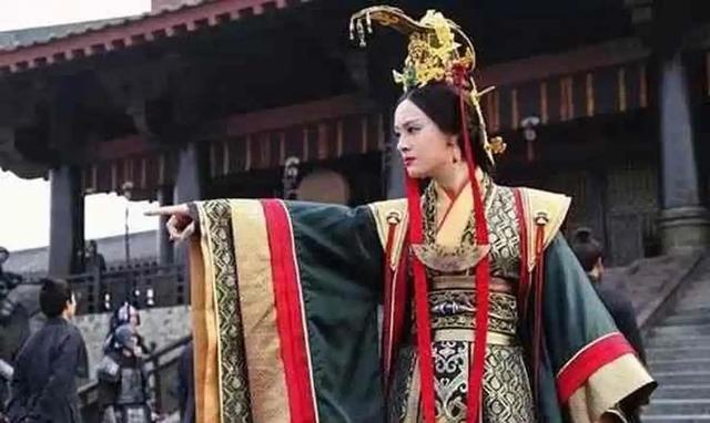 她陪他睡了30年,生下2个儿子,最后却亲手将他毒杀在自己寝宫里