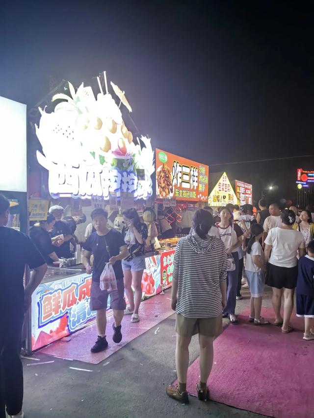 北京最大的夜市！逛三个小时完全没问题！停车场有十个！人山人海