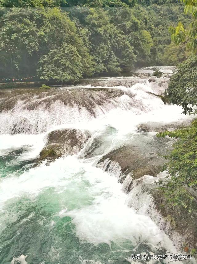 小七孔景区的瀑布和水石森林