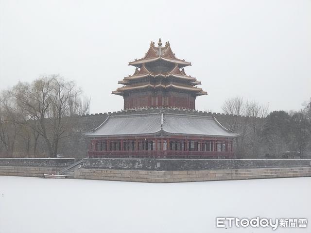 北京市区迎入冬初雪！故宫秒成「银白世界」超吸睛