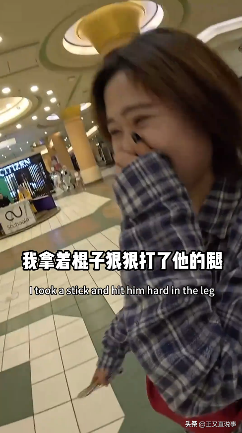 威武！俩中国女生埃及游，与当地5人互殴，完胜后获围观者竖拇指